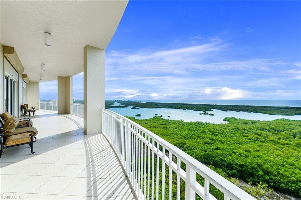 1001 Arbor Lake DR 1108 NAPLES, FL 34110