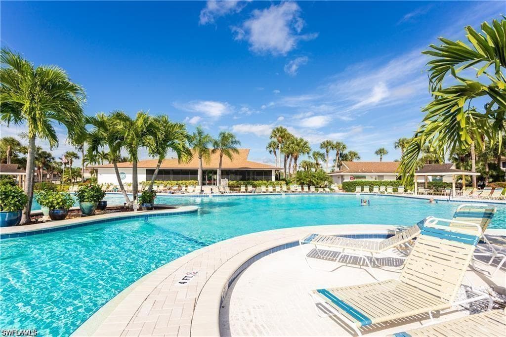 3652 Arctic CIR 208 NAPLES, FL 34112