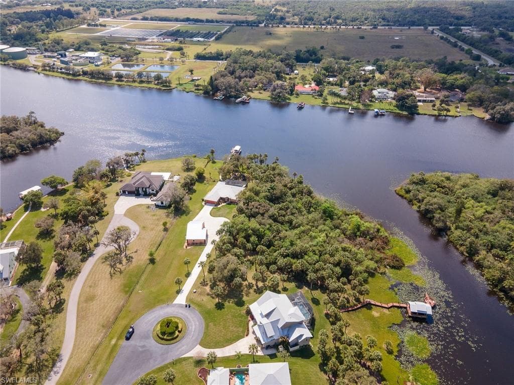 18011 Riverchase CT ALVA, FL 33920