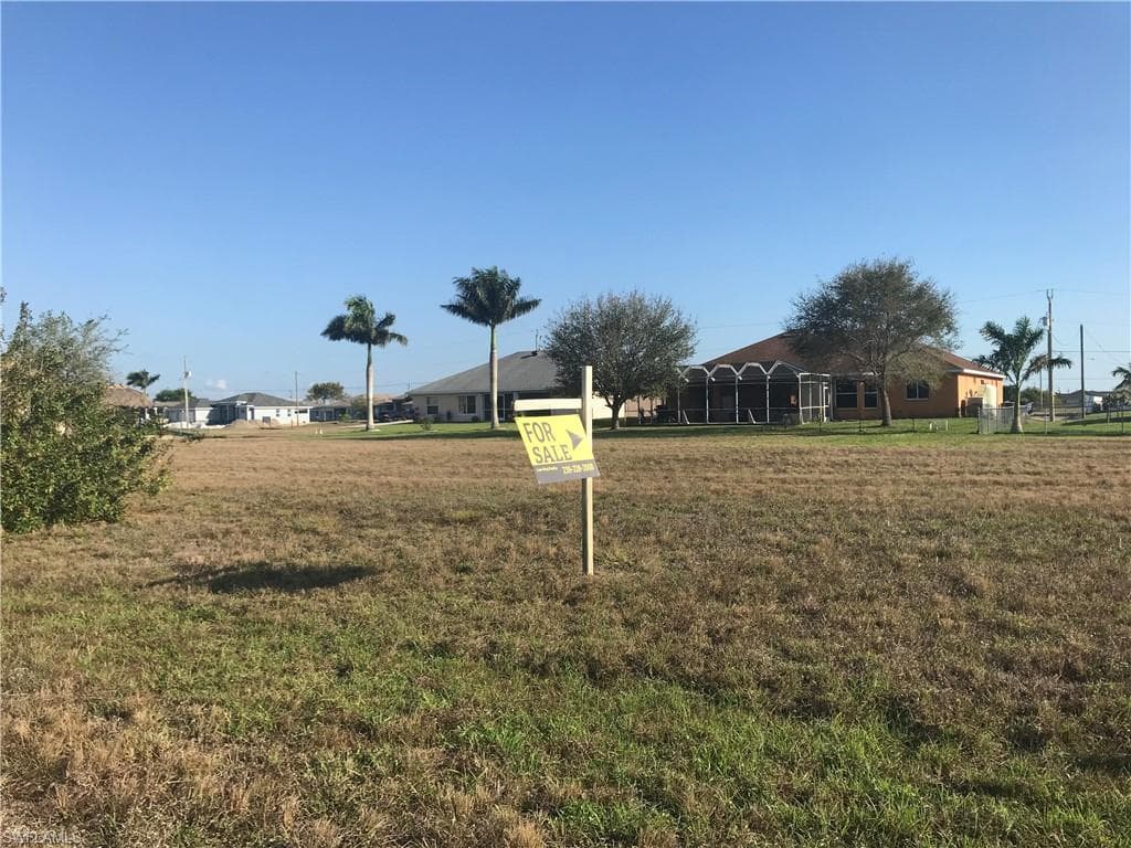 3520 15th TER CAPE CORAL, FL 33993