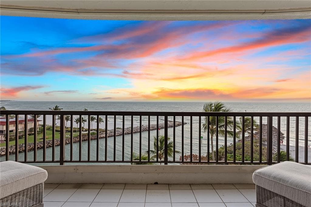 2351 Gulf Shore BLVD N 705 NAPLES, FL 34103