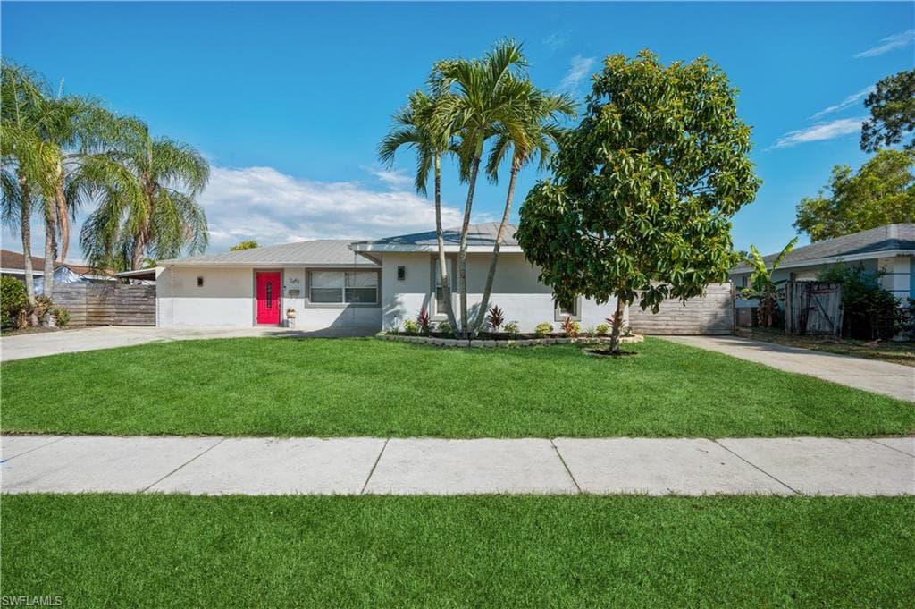 2640 Poinciana DR NAPLES, FL 34105