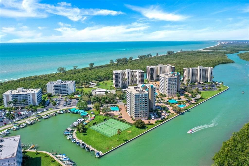 25 Bluebill AVE A-201 NAPLES, FL 34108