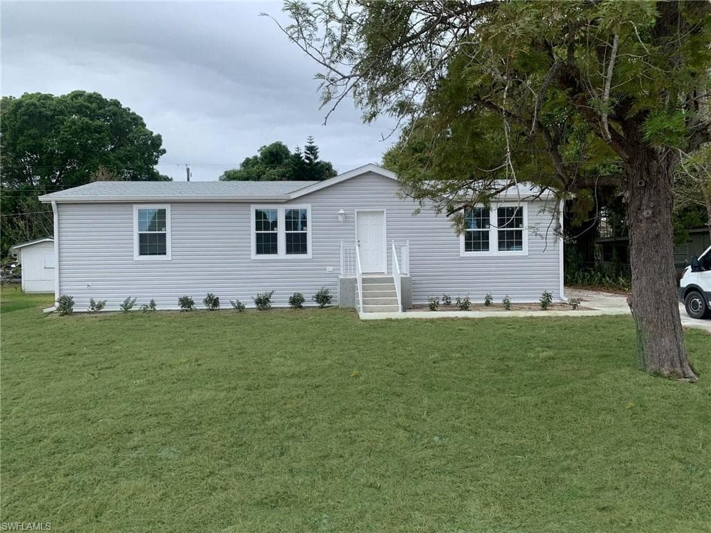 2307 Lotus RD FORT MYERS, FL 33905