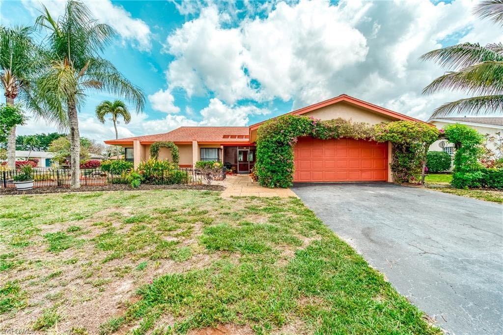 219 Saint Andrews BLVD NAPLES, FL 34113