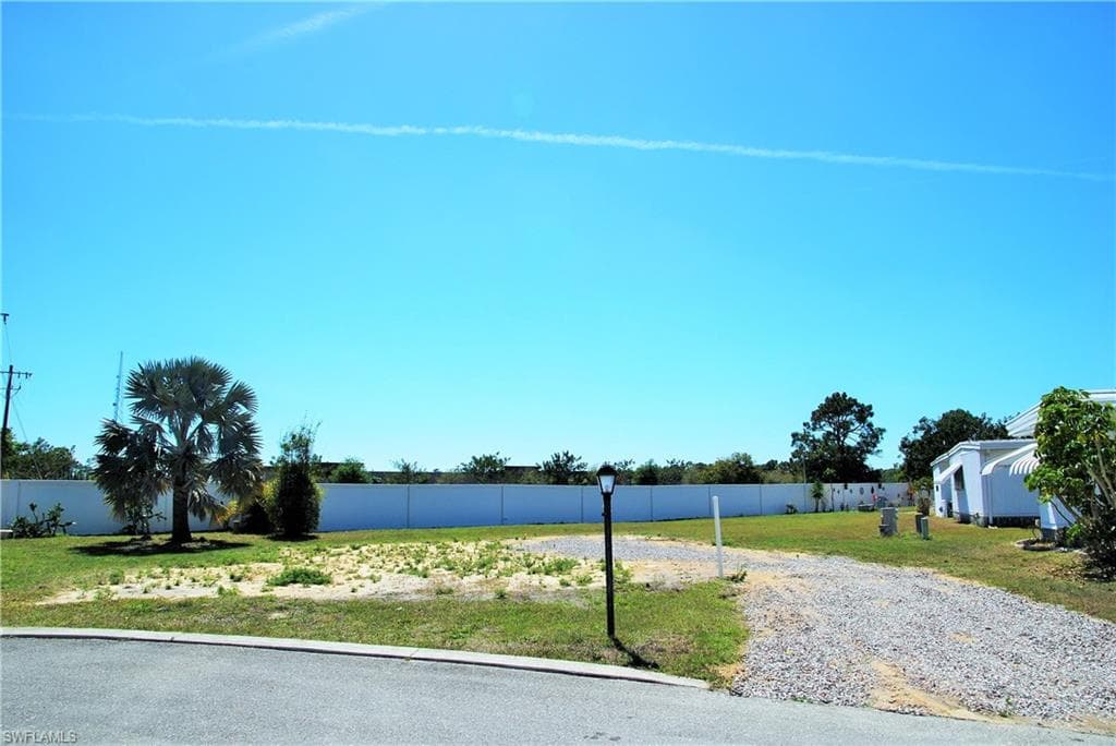 75 Sanders CT NORTH FORT MYERS, FL 33903