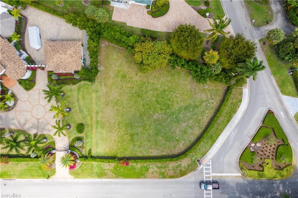 155 Seagate DR NAPLES, FL 34103