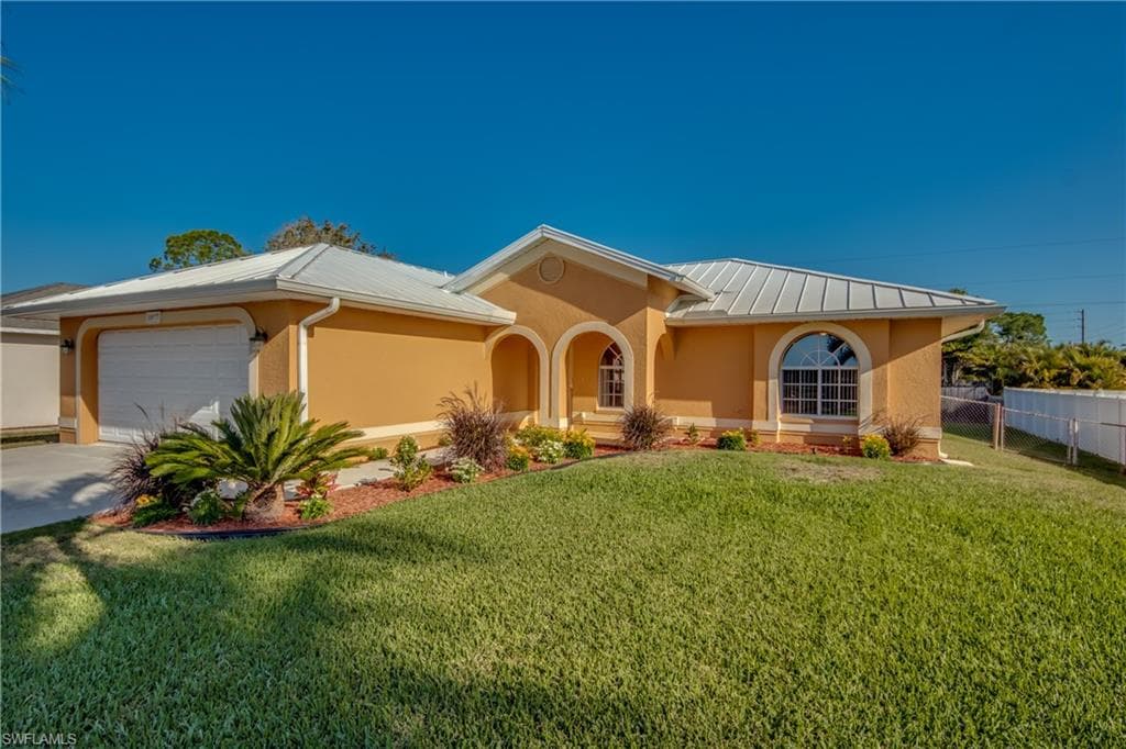8077 Pennsylvania BLVD FORT MYERS, FL 33967