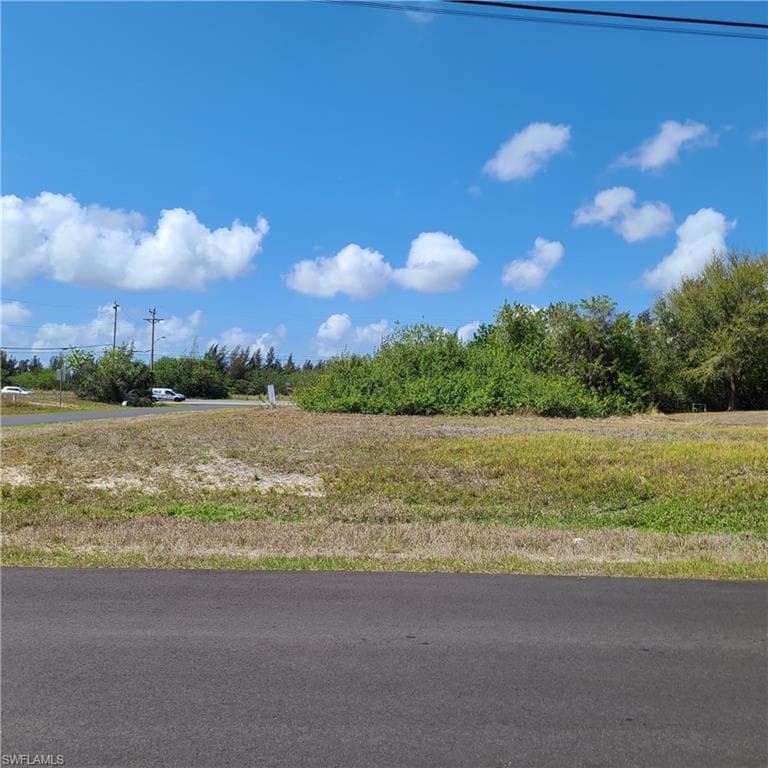 426 SW 15th PL CAPE CORAL, FL 33991