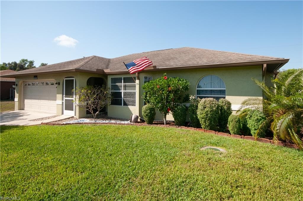 8417 Bahamas RD FORT MYERS, FL 33967