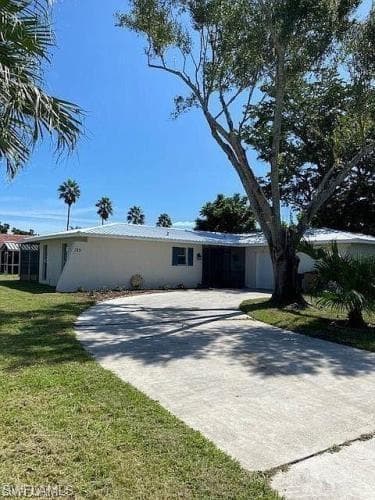 125 Daleview AVE LEHIGH ACRES, FL 33936