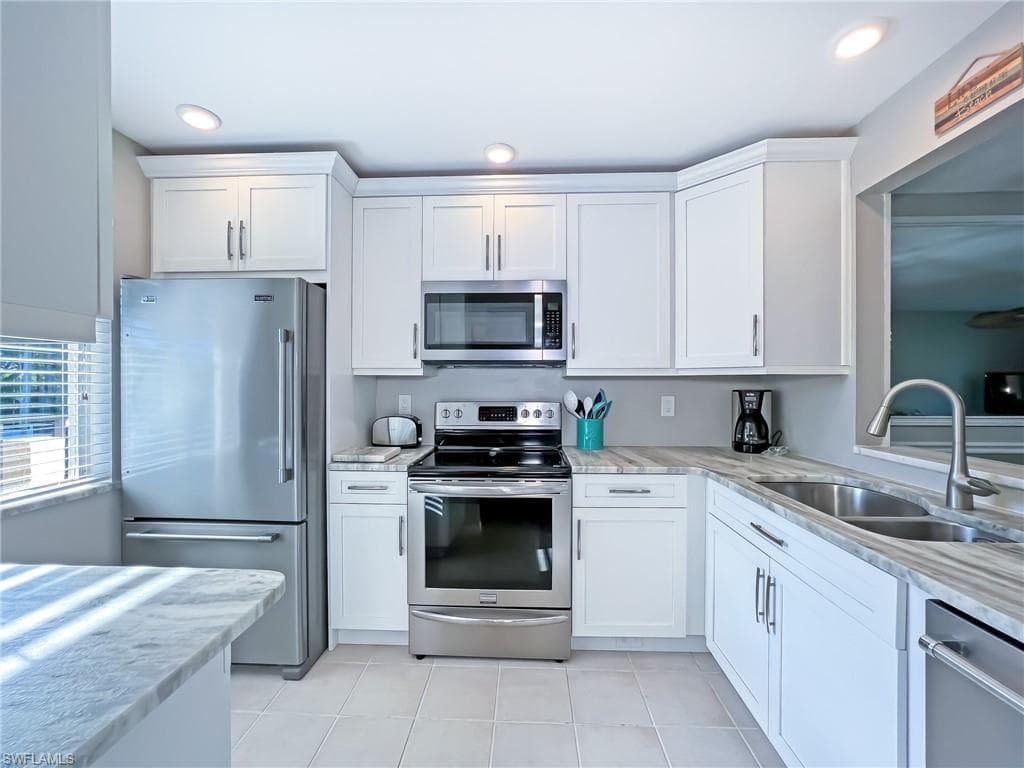 6184 Michelle WAY 225 FORT MYERS, FL 33919