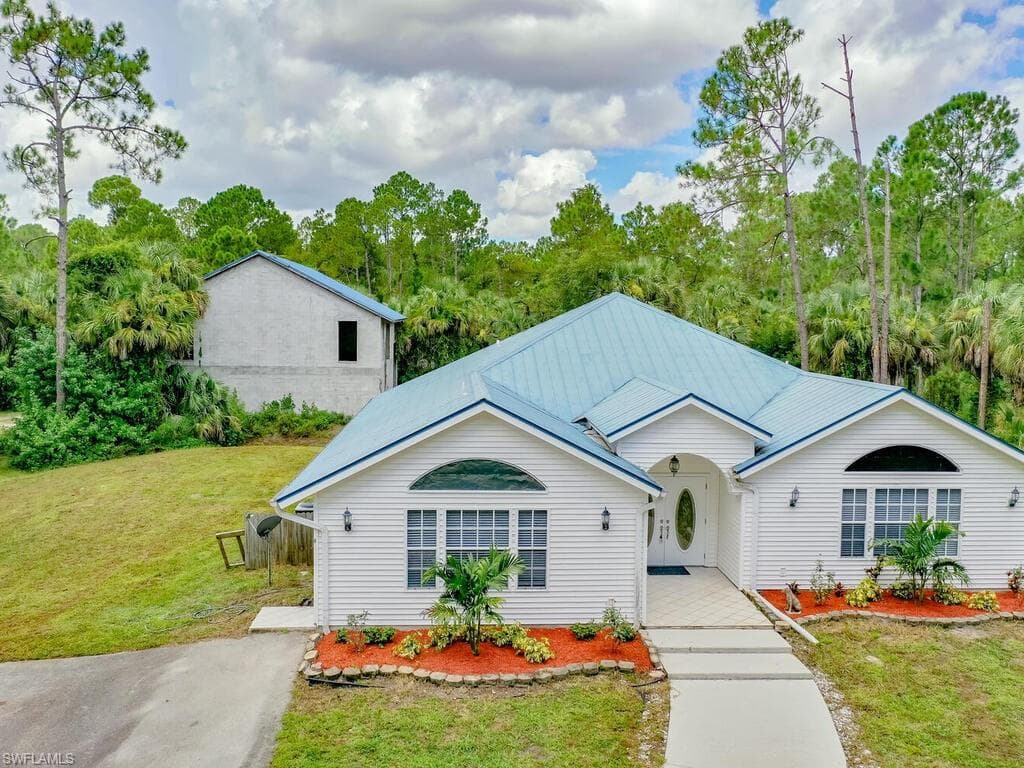 625 6th ST NE NAPLES, FL 34120