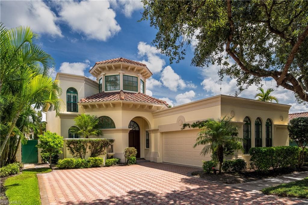 7912 Via Vecchia NAPLES, FL 34108