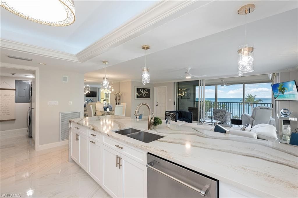 3483 Gulf Shore BLVD N 405 NAPLES, FL 34103