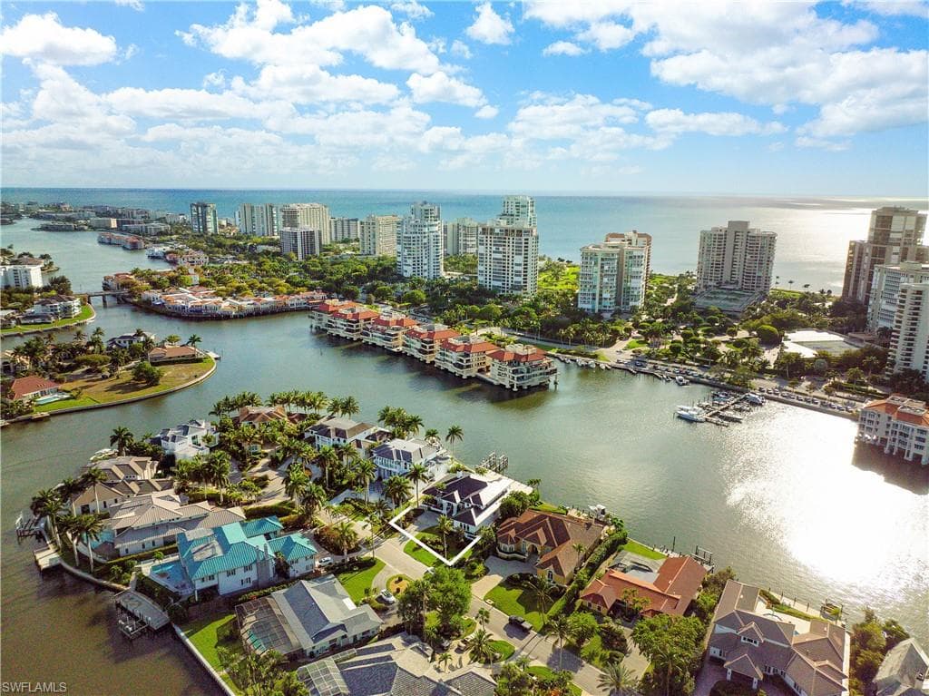 311 Neapolitan WAY NAPLES, FL 34103