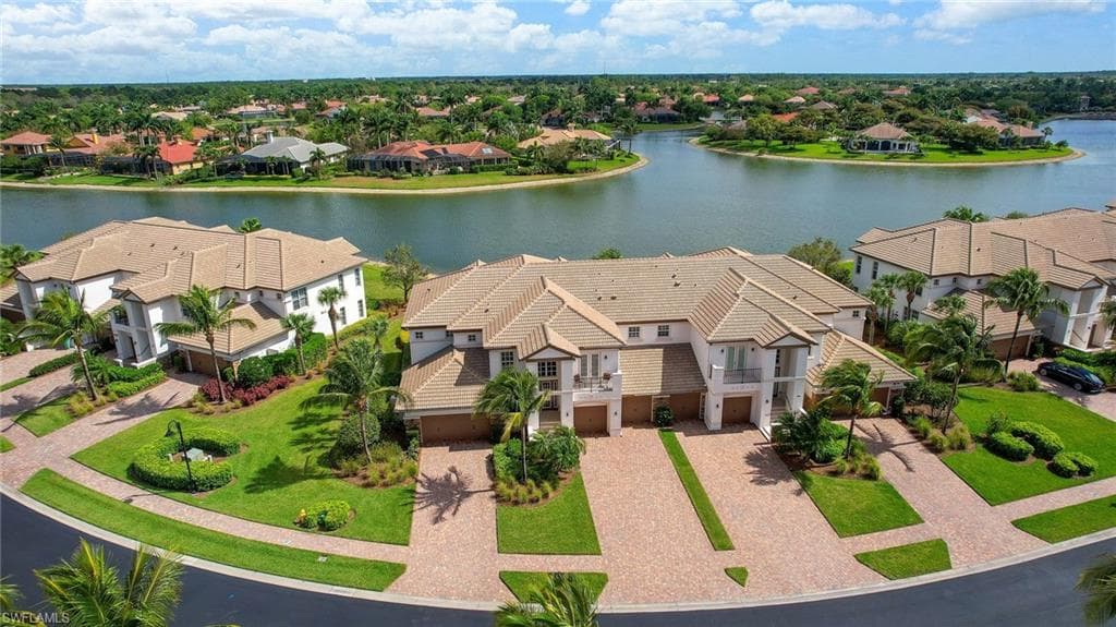 8039 Players Cove DR 101 NAPLES, FL 34113