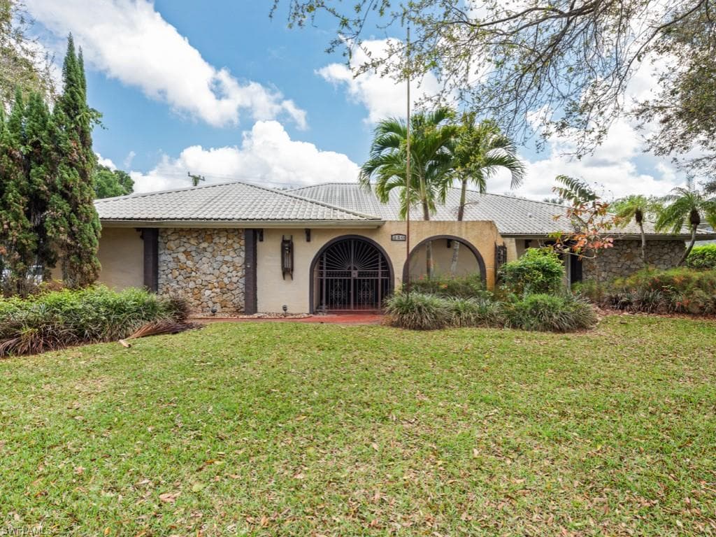 350 Burning Tree DR NAPLES, FL 34105