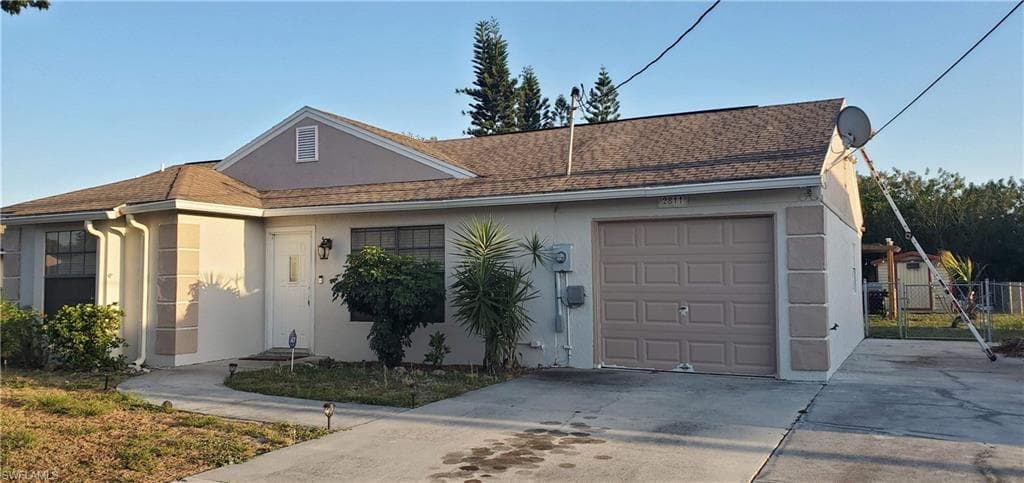 2811 6th ST W LEHIGH ACRES, FL 33971