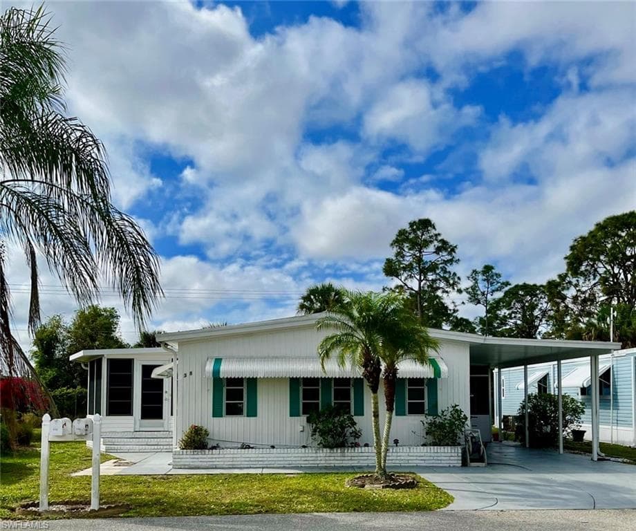 838 Holly Berry CT NORTH FORT MYERS, FL 33917