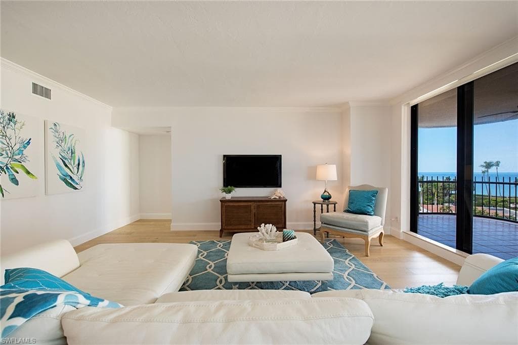 4251 Gulf Shore BLVD N 5A NAPLES, FL 34103