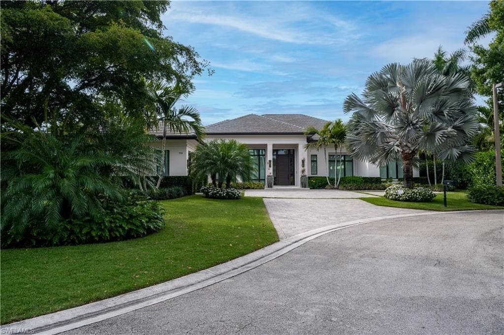 705 Hollybriar LN NAPLES, FL 34108