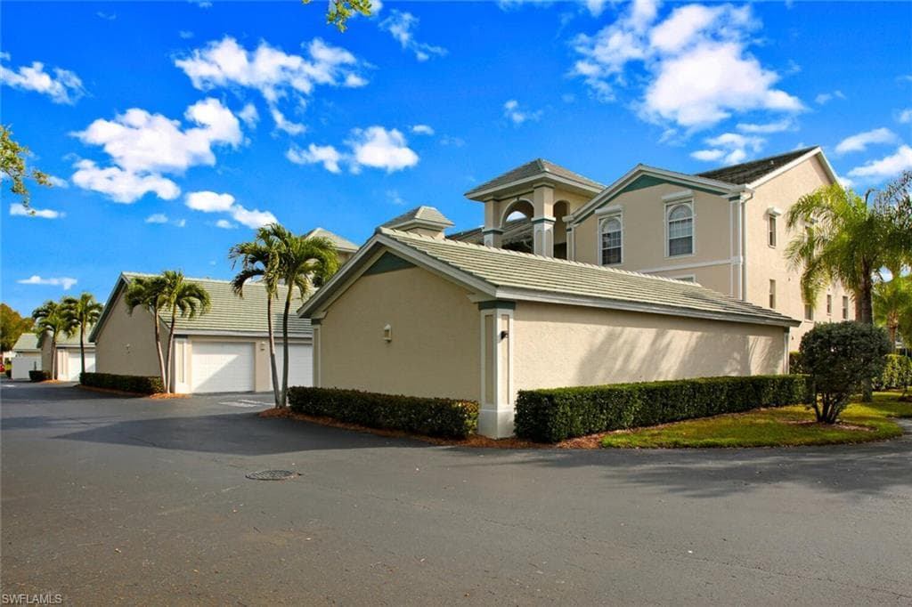 28861 Bermuda Lago CT 204 BONITA SPRINGS, FL 34134