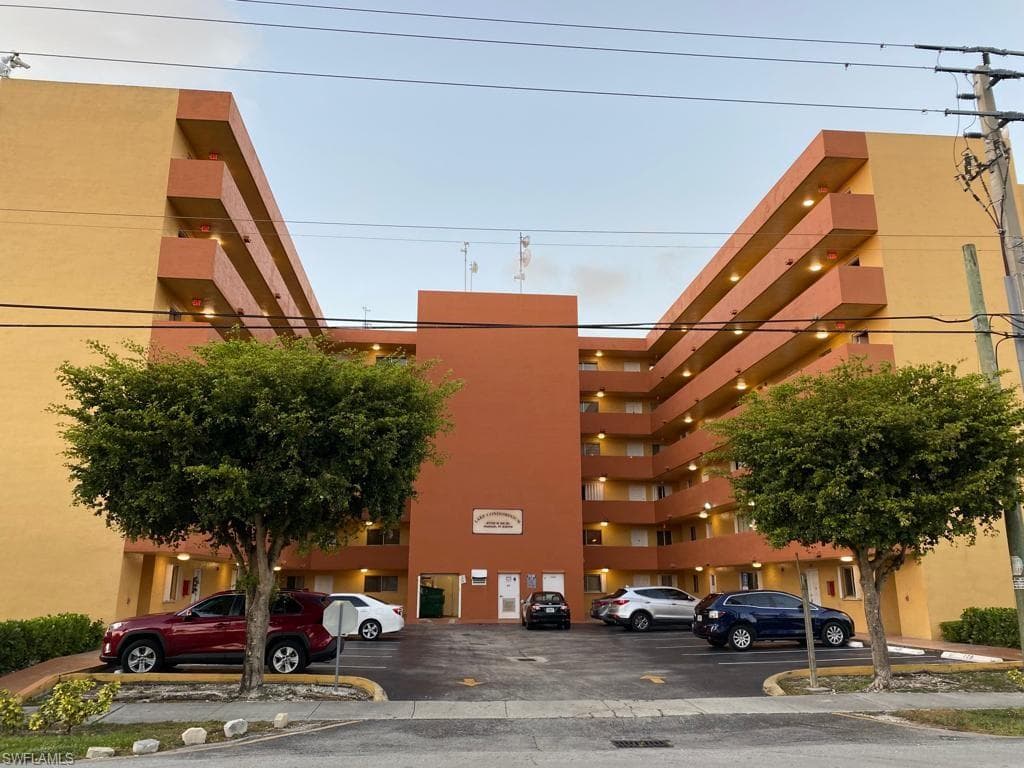 2735 W 52nd ST 301 HIALEAH, FL 33016