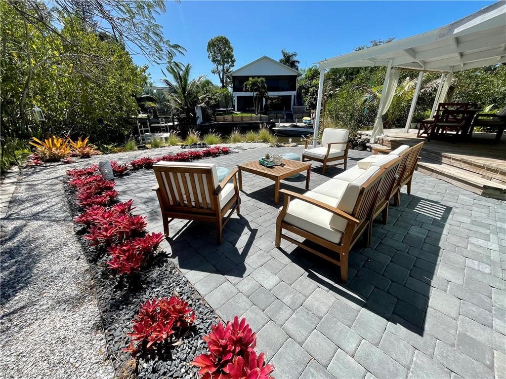 66 River CT NAPLES, FL 34110