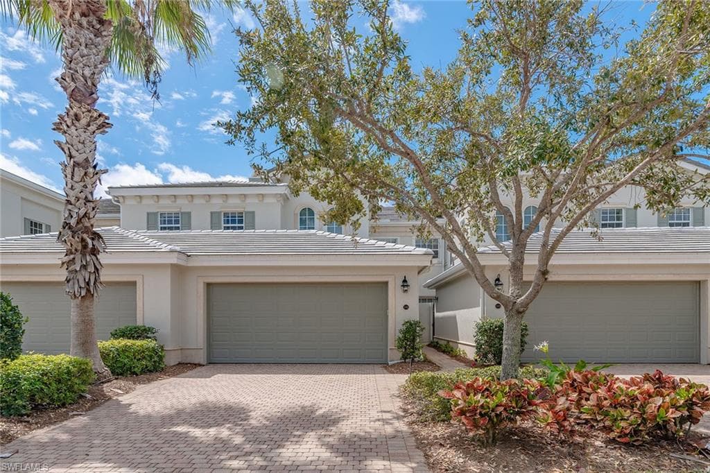 9271 Museo CIR 102 NAPLES, FL 34114