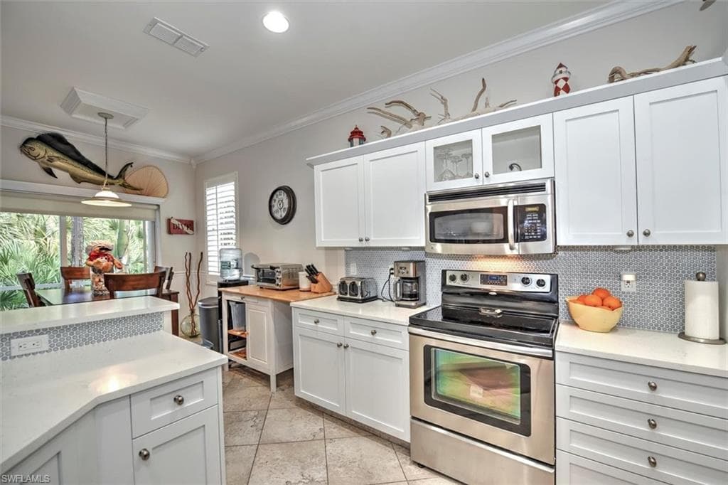 2130 Hawksridge DR E 1602 NAPLES, FL 34105