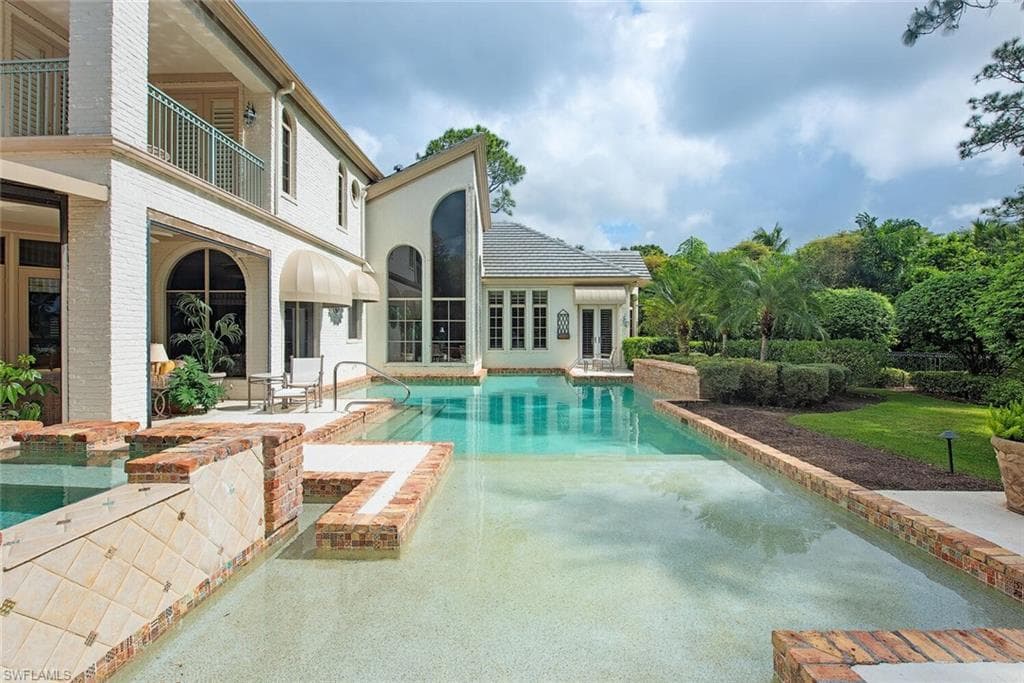 2426 INDIAN PIPE WAY NAPLES, FL 34105