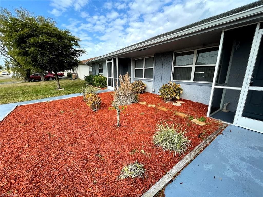 613 SE 14th TER CAPE CORAL, FL 33990