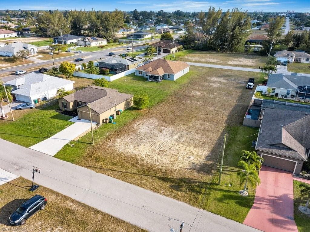1610 27th TER CAPE CORAL, FL 33914
