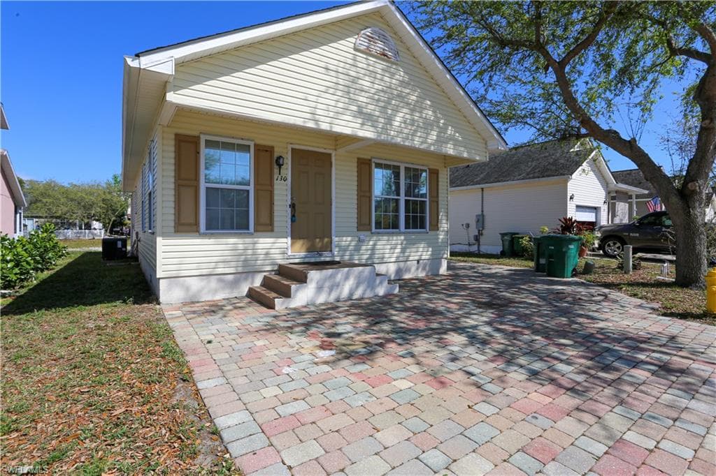 130 Leawood CIR NAPLES, FL 34104