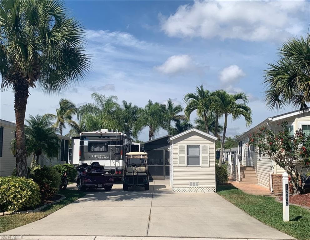 1262 Silver Lakes BLVD NAPLES, FL 34114