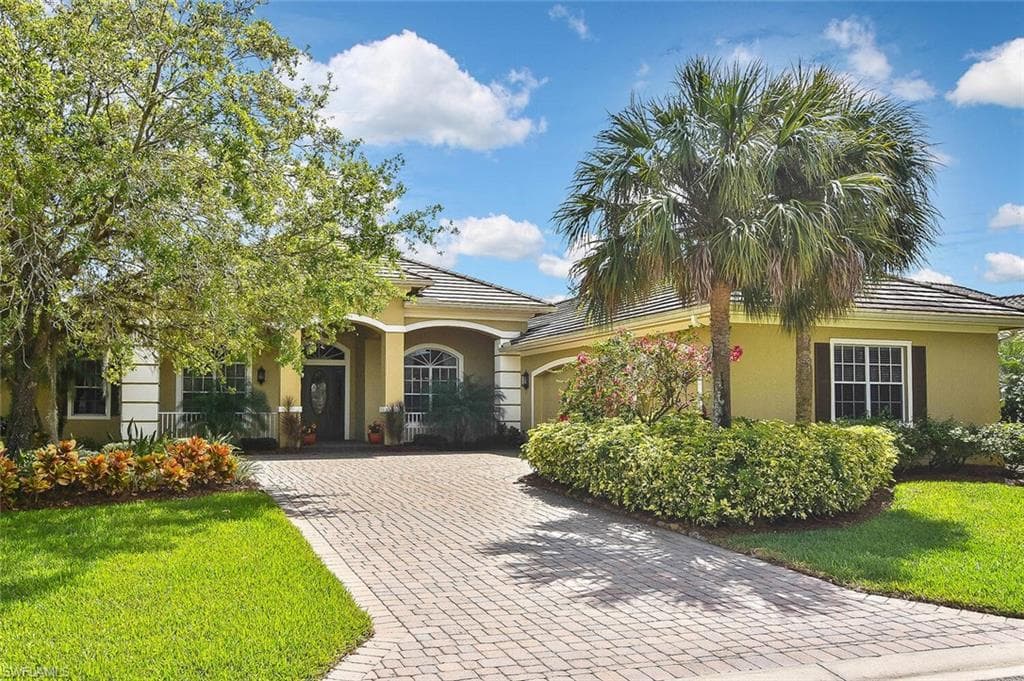 3811 Mossy Oak DR FORT MYERS, FL 33905