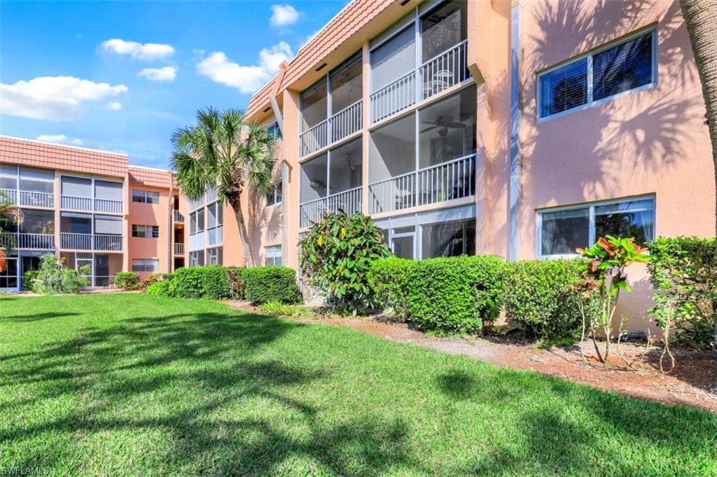 150 Turtle Lake CT 103 NAPLES, FL 34105