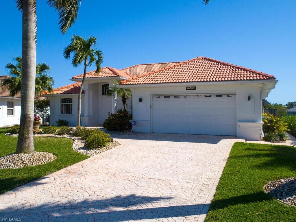 1526 SW 53rd TER CAPE CORAL, FL 33914