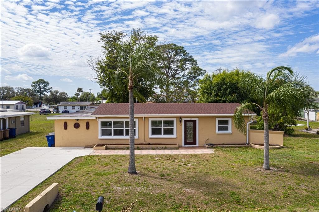 17 Arkansas RD LEHIGH ACRES, FL 33936