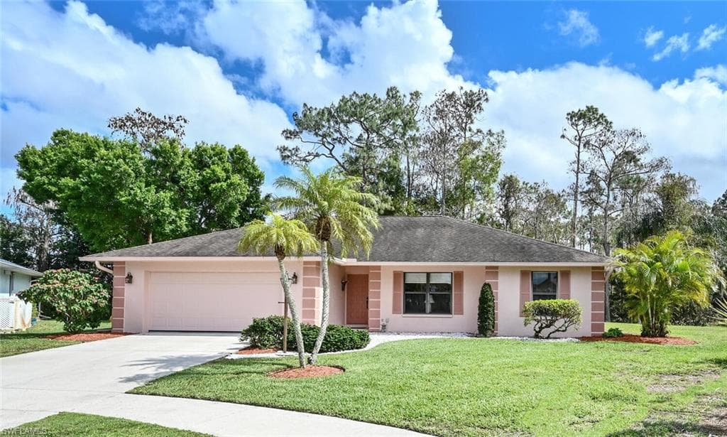 140 Versailles CT NAPLES, FL 34112