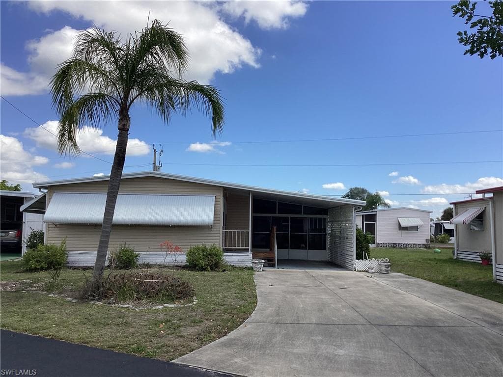 211 Cobblestone LN NORTH FORT MYERS, FL 33917