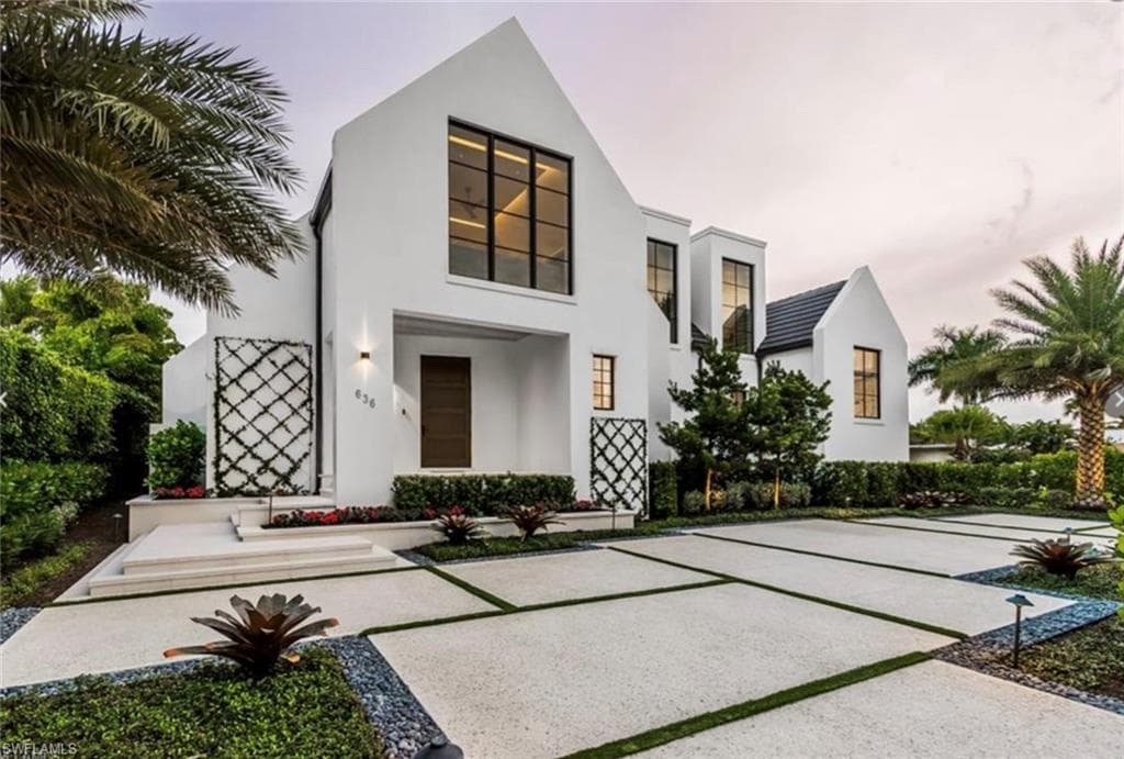 636 13TH AVE S NAPLES, FL 34102