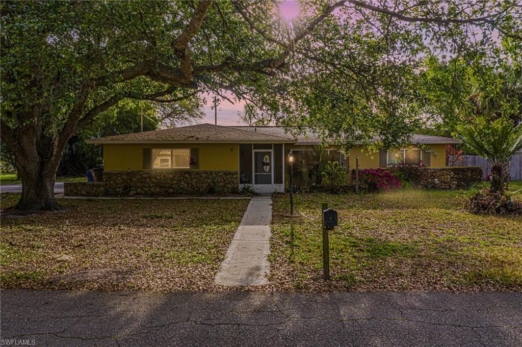 182 Bermont AVE LEHIGH ACRES, FL 33936
