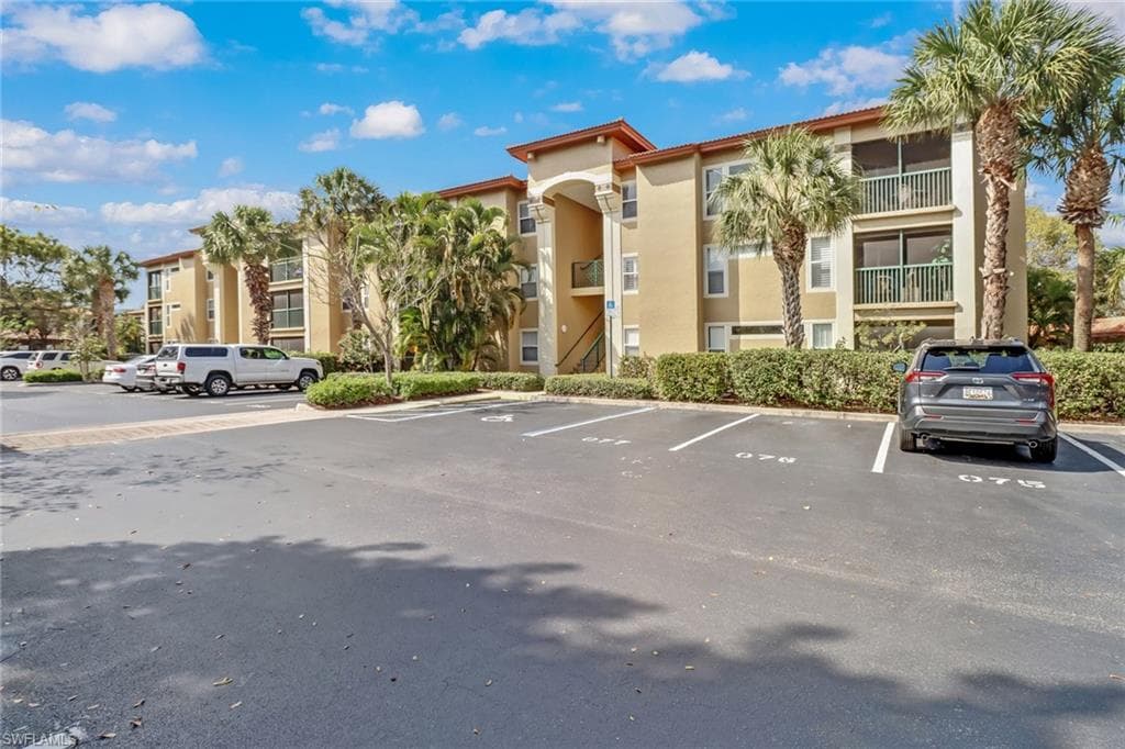 8940 Colonnades CT E 718 BONITA SPRINGS, FL 34135
