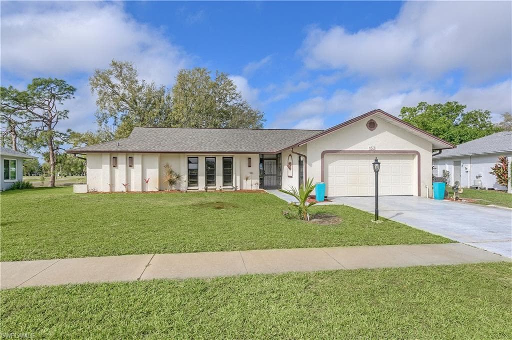 153 Fleur de Lis LN NAPLES, FL 34112