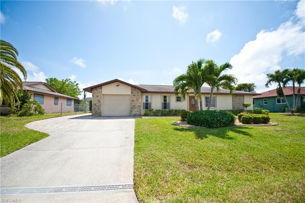1112 SE 33rd ST CAPE CORAL, FL 33904