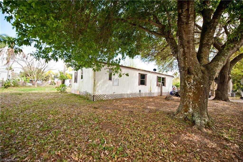 8065 Ebson DR NORTH FORT MYERS, FL 33917