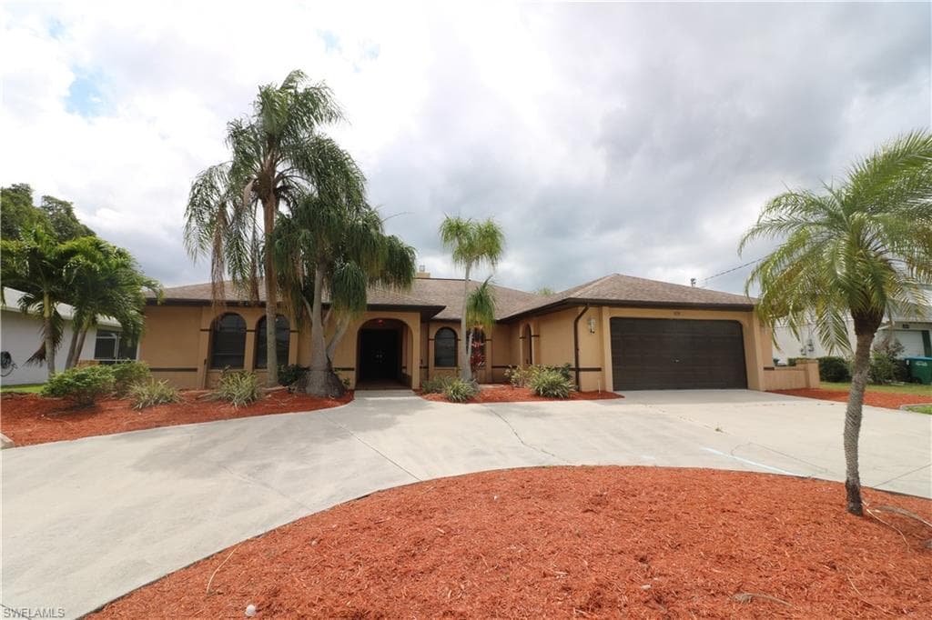 828 SW 51st TER CAPE CORAL, FL 33914