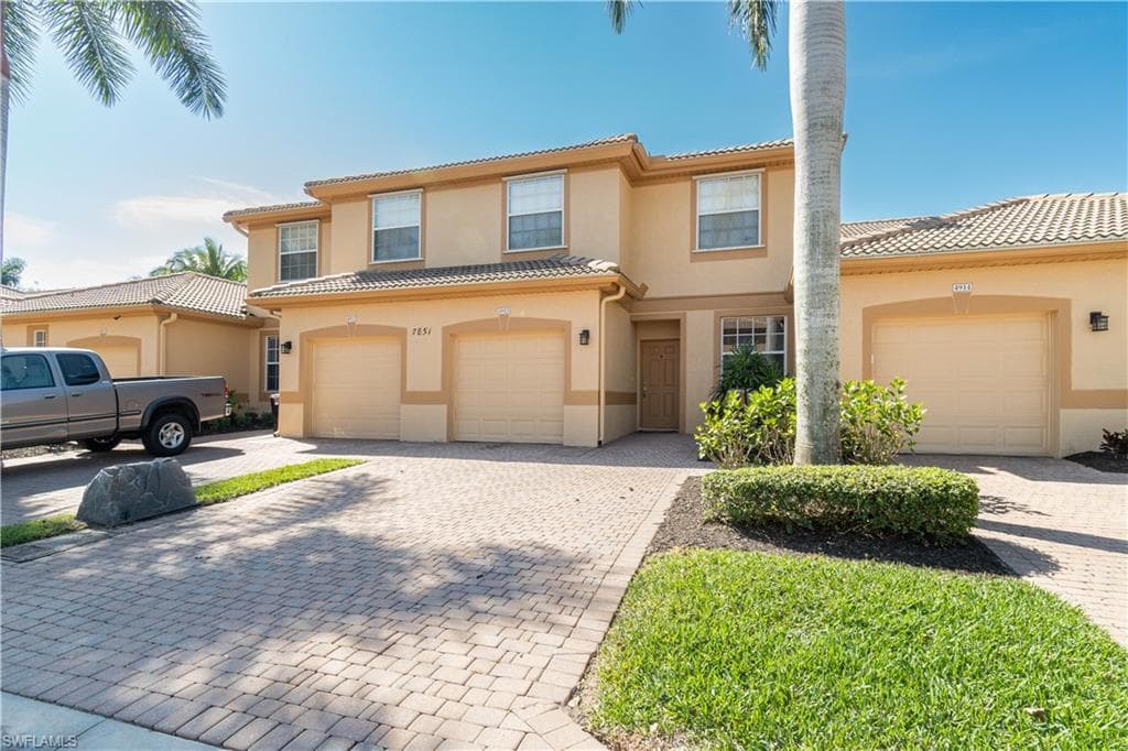 7851 Lake Sawgrass LOOP 4913 FORT MYERS, FL 33907